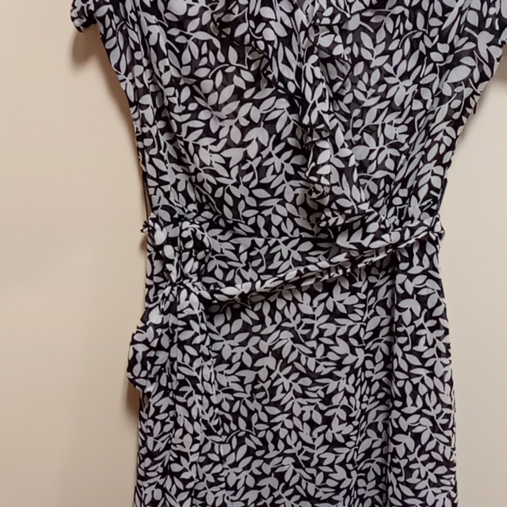 Dress - Picture 3 of 4